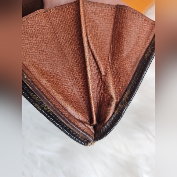 Louis Vuitton Vintage Compact Wallet. - Picture 12 of 16